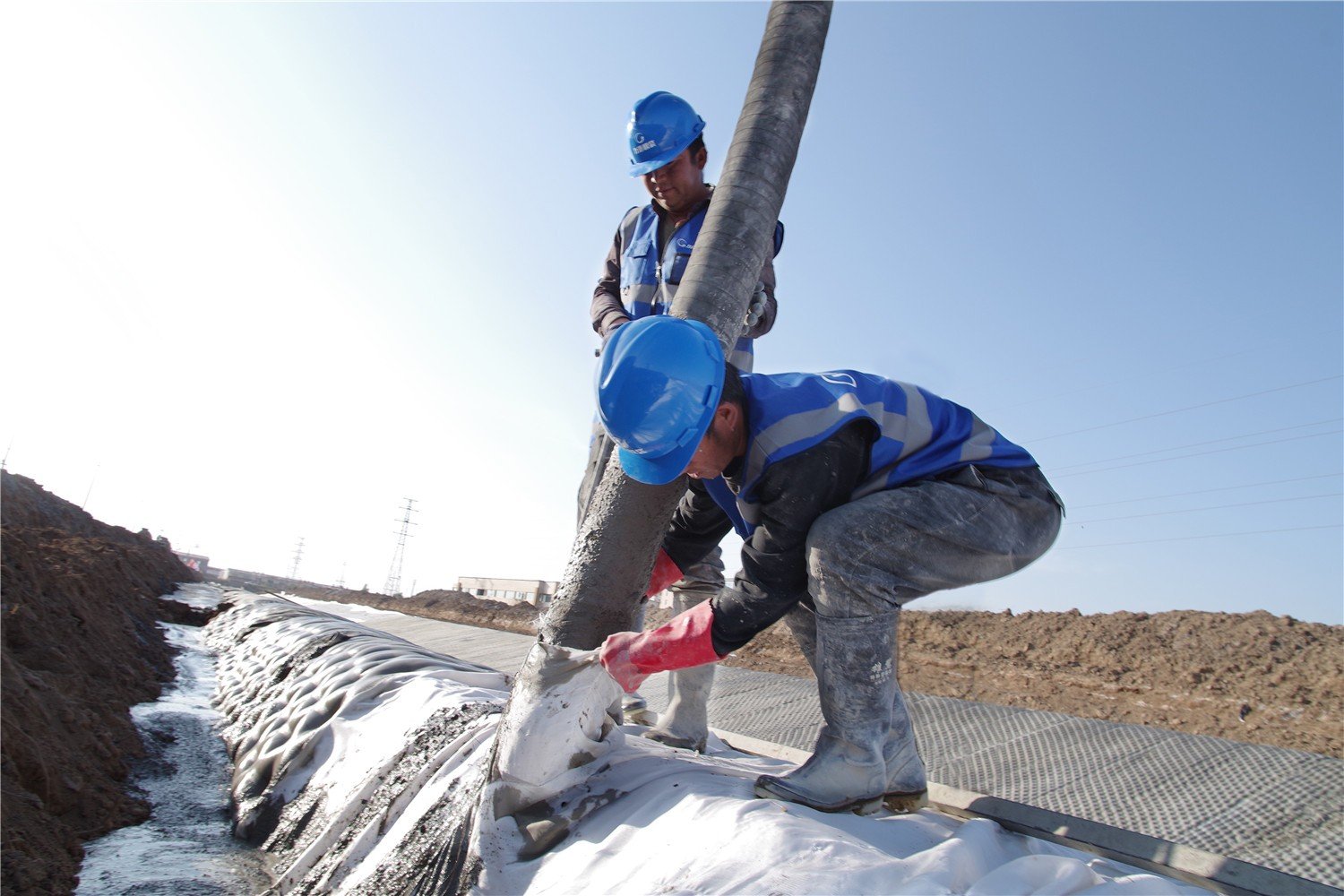Filling Geotextile Formwork for Filter Point Mattress